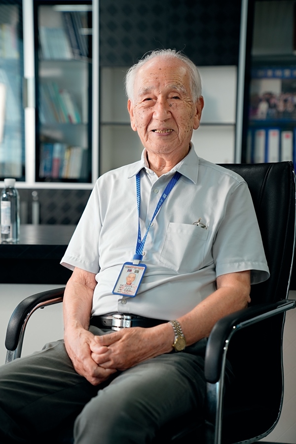 2024年8月，佐佐木俊一在深圳接受本刊記者采訪。