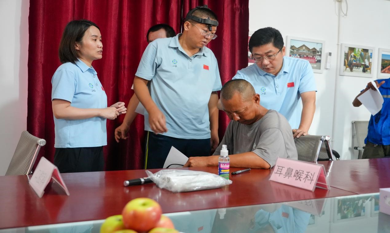 醫(yī)療隊專家診療現(xiàn)場。中國土木供圖