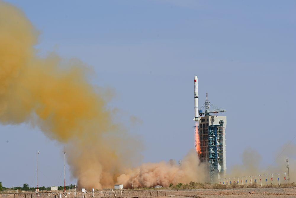 △2023年5月21日16時(shí)，我國(guó)在酒泉衛(wèi)星發(fā)射中心采用長(zhǎng)征二號(hào)丙運(yùn)載火箭，成功發(fā)射首顆內(nèi)地與澳門合作研制的空間科學(xué)衛(wèi)星“澳門科學(xué)一號(hào)”。