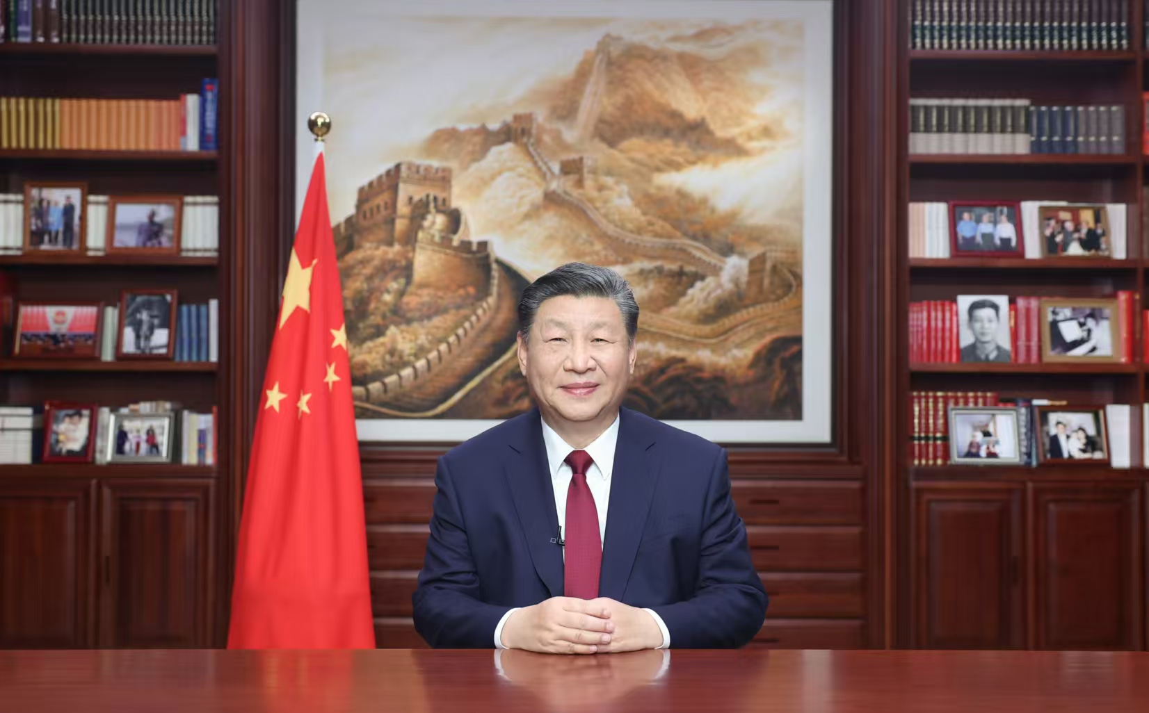 2023年12月31日，新年前夕，國家主席習近平通過中央廣播電視總臺和互聯(lián)網(wǎng)，發(fā)表二〇二四年新年賀詞。圖片來源：新華社