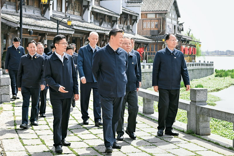 2024年3月18日至21日，中共中央總書(shū)記、國(guó)家主席、中央軍委主席習(xí)近平在湖南考察。這是19日上午，習(xí)近平在常德河街考察。 新華社記者 謝環(huán)馳/攝