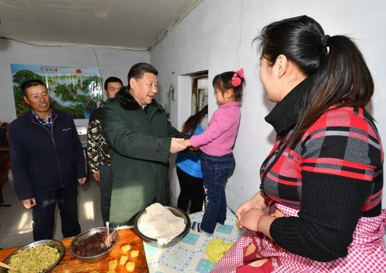 2017年1月24日，習(xí)近平總書記在河北張家口張北縣德勝村看望慰問(wèn)。