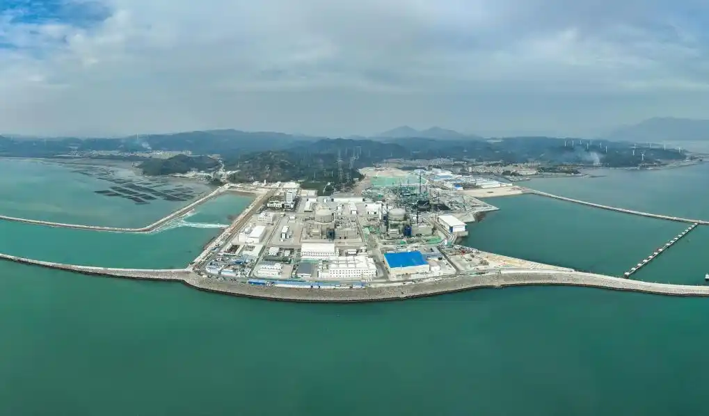 △2025年1月1日0時17分，經(jīng)過168小時滿功率連續(xù)運行考核，漳州核電1號機組正式投入商業(yè)運行。