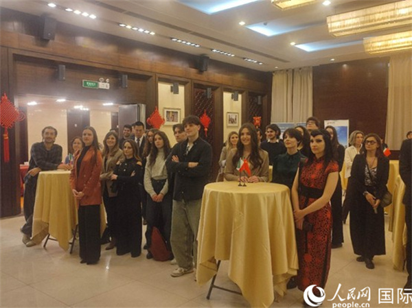 來自意大利多所高校的師生代表參加了此次活動。人民網(wǎng)記者鄭彬攝
