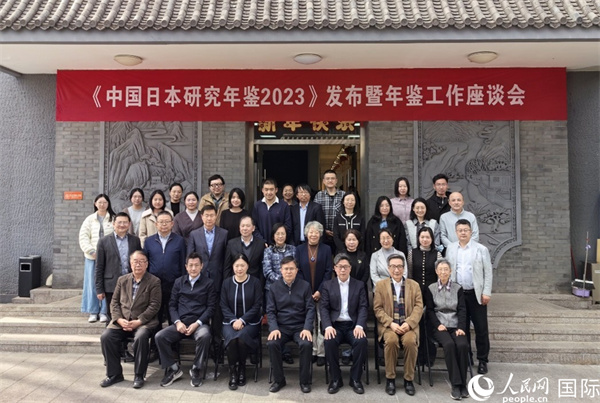 部分與會(huì)嘉賓合影留念。人民網(wǎng)記者 陳建軍攝