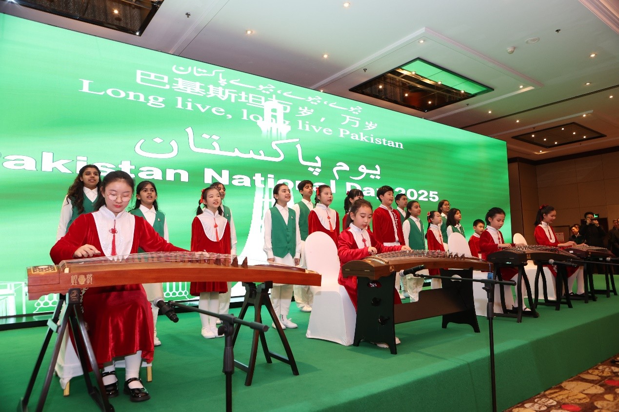 中巴兩國(guó)學(xué)生演出。巴基斯坦駐華大使館供圖