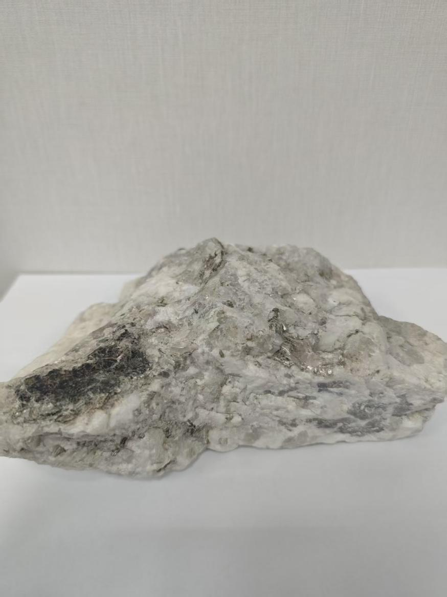 高純石英礦原礦。自然資源部供圖
