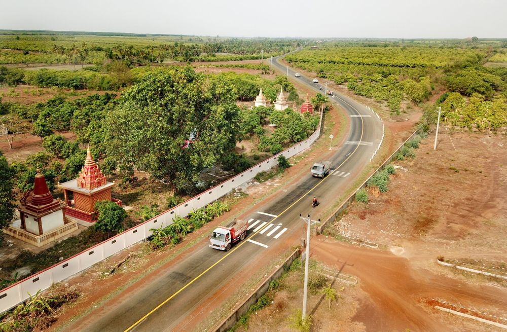 2019年9月3日在柬埔寨磅通省拍攝的中國(guó)援柬鄉(xiāng)村道路項(xiàng)目一期完工道路。