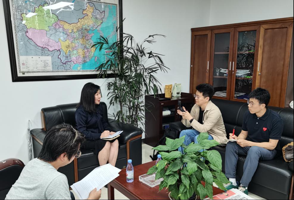 記者采訪企業(yè)跨境物流建設(shè)情況。人民網(wǎng) 孫啟凡攝