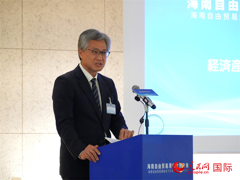日本經(jīng)濟產(chǎn)業(yè)省通商政策局審議官田中一成致辭。人民網(wǎng) 許可攝
