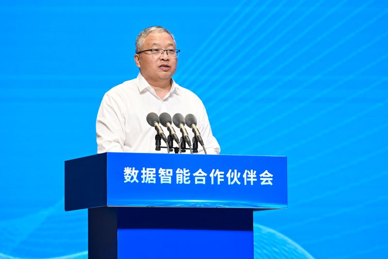 圖為豫資控股集團(tuán)黨委書記、董事長秦建斌。