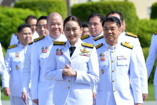2024年9月7日，泰國總理佩通坦·欽那瓦（前中）及新一屆內(nèi)閣成員在位于首都曼谷的總理府與媒體見面。新華社發(fā)（拉亨攝）